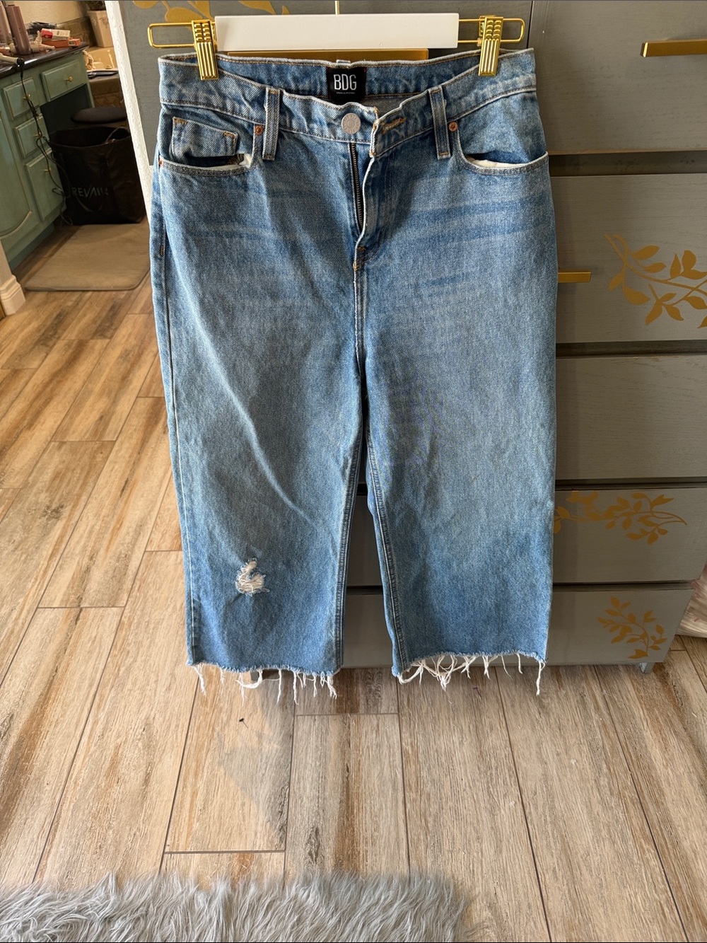 BDG Light Blue Women's Wide-Leg Cropped Jeans with Frayed Hem
